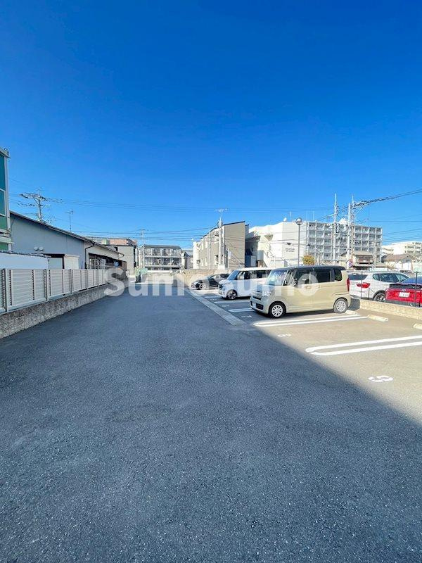メゾン’Q’の駐車場