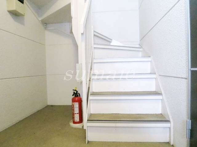 エスパシオ王子神谷のその他共用部分|共用の階段はこんな感じです☆