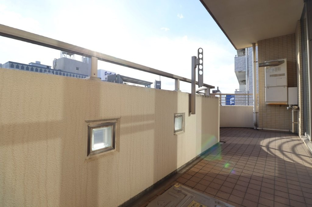 コリーヌ代官山　住宅用のバルコニー|開放的で明るい空間を演出してくれるバルコニーです