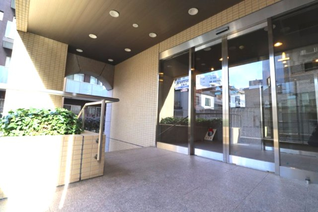 コリーヌ代官山　住宅用のエントランス|清潔なエントランスです