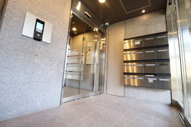 コリーヌ代官山　住宅用のエントランス|建物の内部です