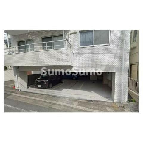 メゾンクボタの駐車場|駐車場があるので、車を買う予定の方も安心です