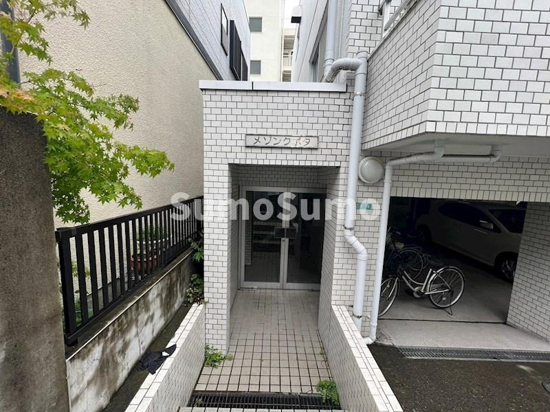 メゾンクボタのエントランス|ゆとりのあるエントランスです