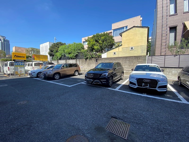 モンエール広尾の駐車場