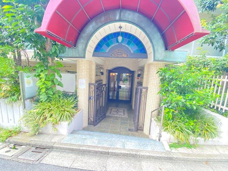 マノワール小滝園のエントランス