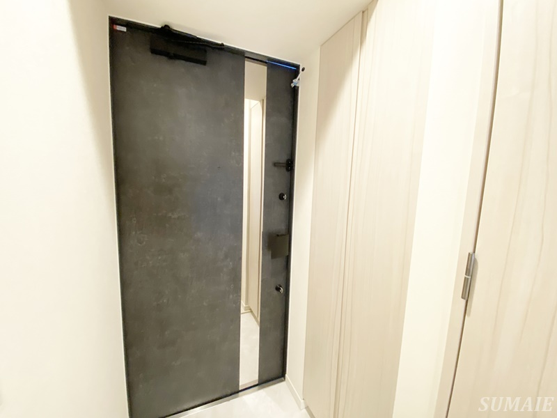 テラス駒込サウスの設備|ドアに鏡がついています☆