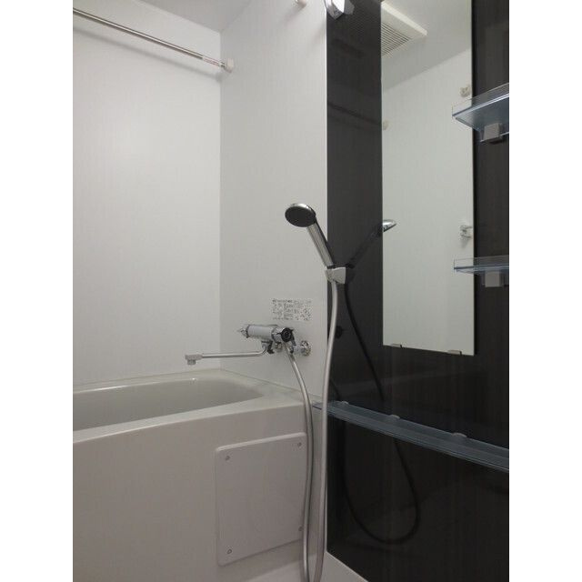 ラクラス幡ヶ谷の浴室