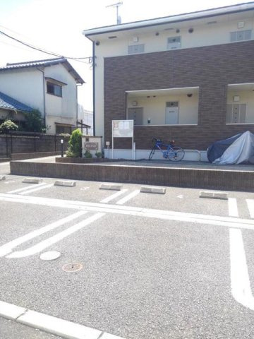 メゾンエテルノの駐車場