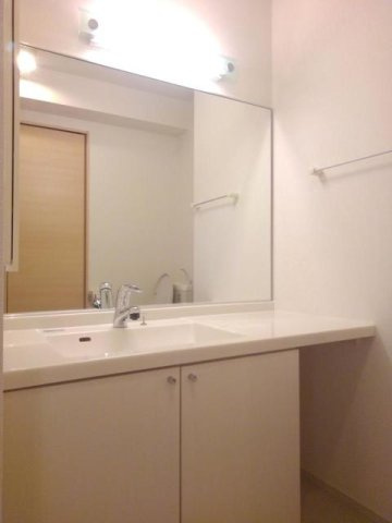 メゾンエテルノの洗面所