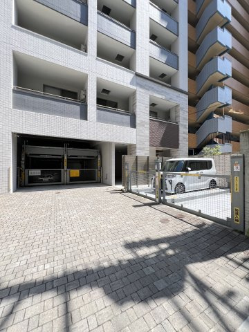 ラクラス博多の駐車場