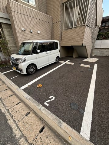 ラシュール・イン大橋南の駐車場