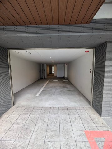 ラクラス呉服町の駐車場