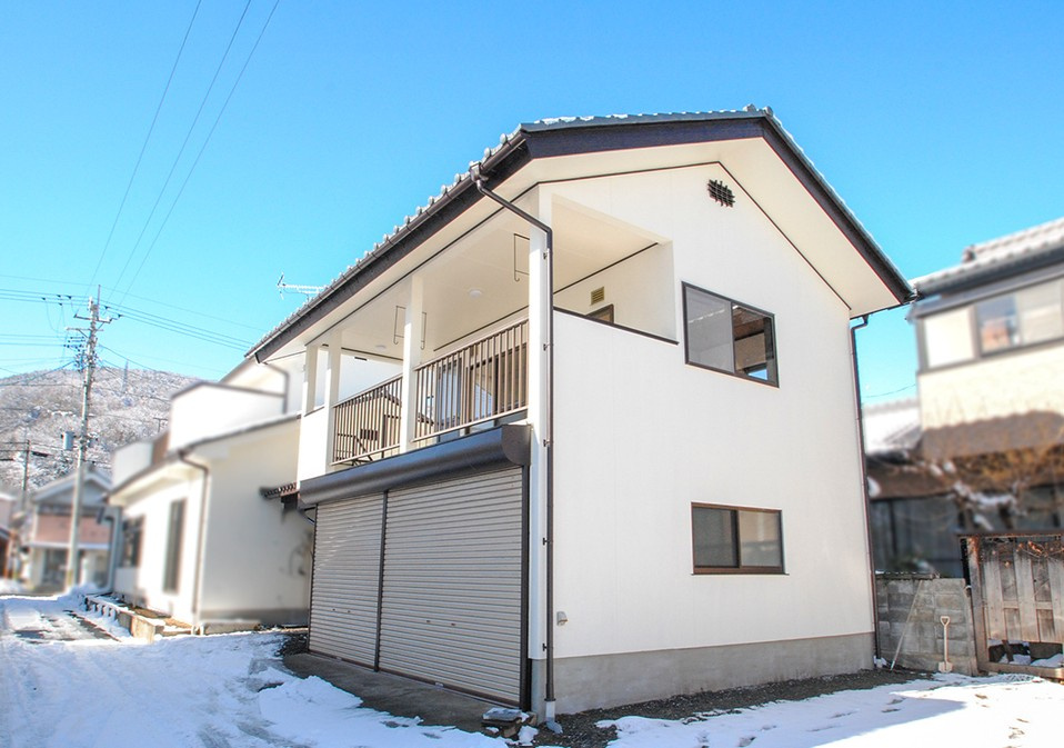 千曲市稲荷山の外観|敷地内には離れもあり、事務所や店舗・倉庫としてもおすすめ