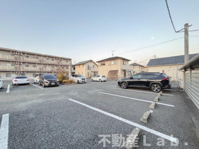 プレジールＴの駐車場
