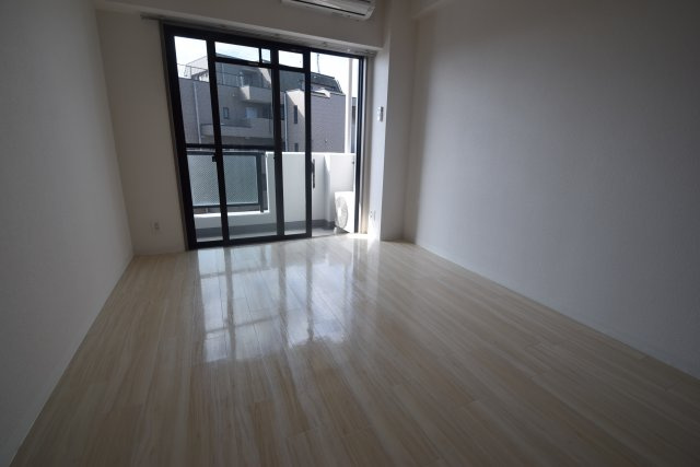 ガーデンヒルズ中山の寝室|使い勝手のいい寝室です