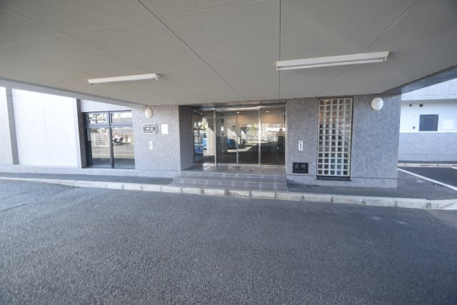 ガーデンヒルズ中山のエントランス|きれいなエントランスです。