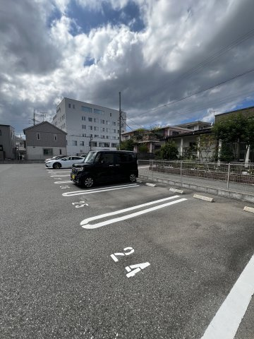 ラ・カリーナの駐車場