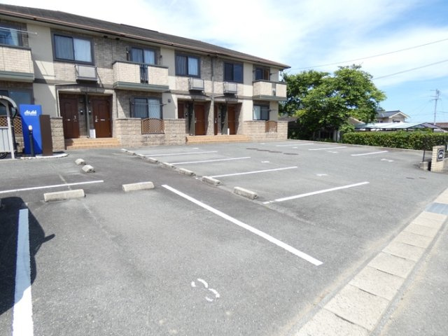 カントリーヒルズ東岐波の駐車場