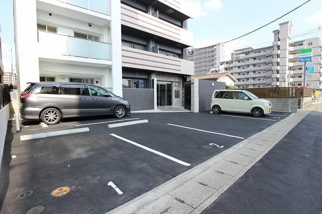 ラ グリシーヌの駐車場
