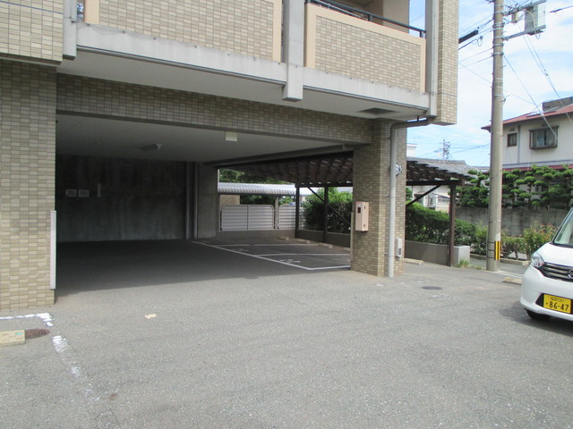 リーセント春町の駐車場