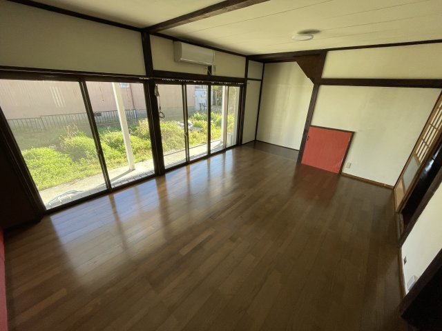 緑町貸家の居間・リビング