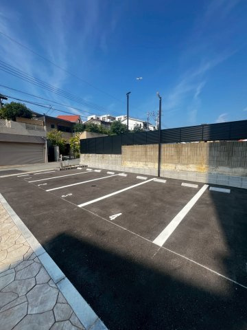 ラシュール・イン寺塚の駐車場