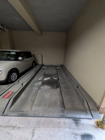 ラ・フィールド平尾の駐車場