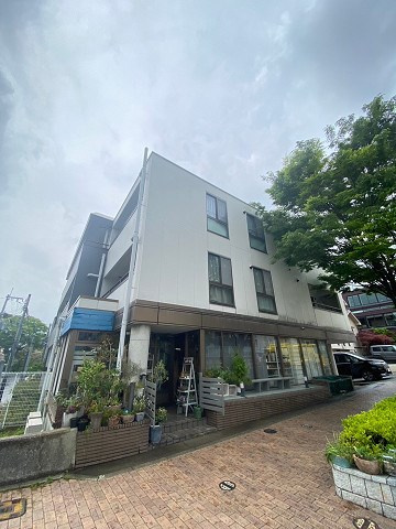 アルテシアン夙川の外観