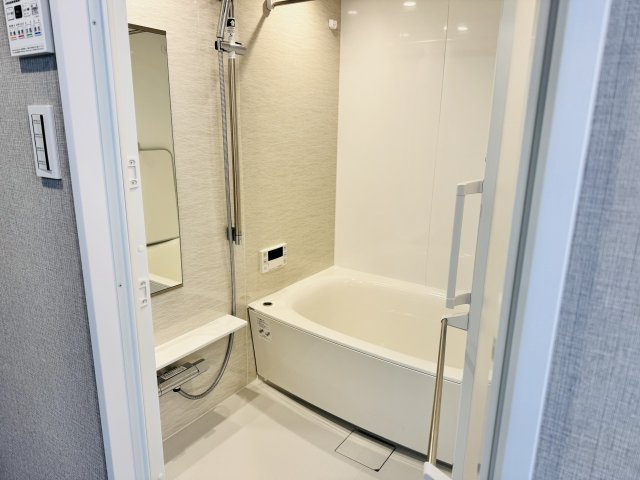 マクシスタワーズアーバンデュオの浴室|～新規交換したキレイなバスルーム　気持ち良く湯船に浸かる事が出来ます～