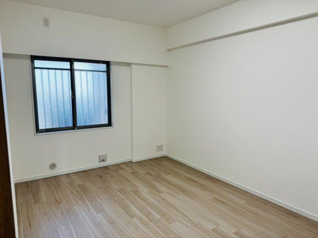 マクシスタワーズアーバンデュオの寝室|～6.7帖の主寝室です～