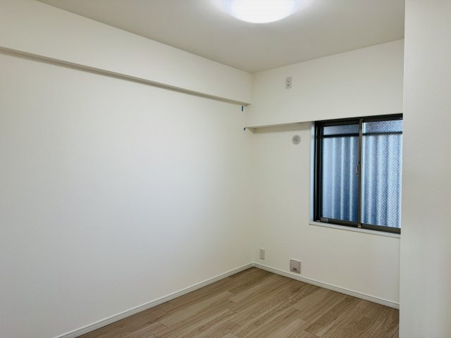 マクシスタワーズアーバンデュオの子供部屋|～5.4帖の洋室です～