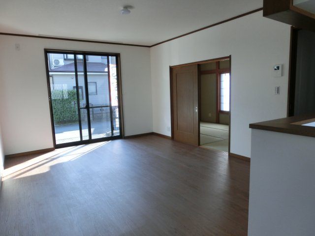 川越市大字府川　4LDK+カースペース2台付き　中古戸建の居間・リビング