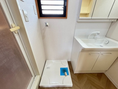 【洗面所】 | キャッスル九品寺 | 退去前のため別部屋の写真です。現況を優先します。