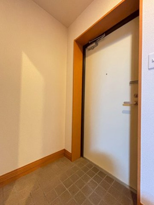 【玄関】 | キャッスル九品寺 | 退去前のため別部屋の写真です。現況を優先します。