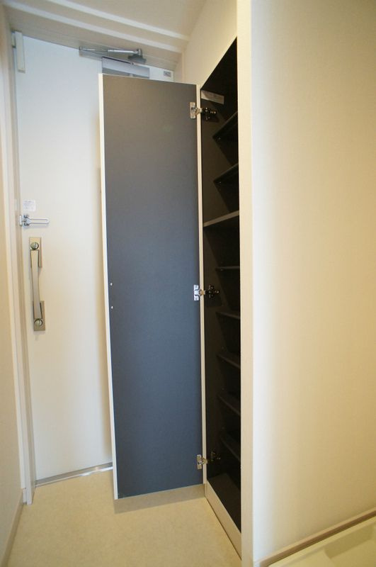 リブリ・Grande Porteの玄関