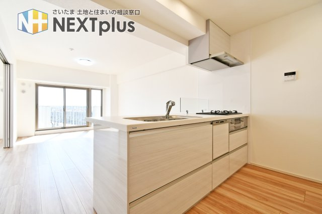 ソフィア上尾B棟のキッチン|人気の対面キッチンからリビングとバルコニーから見える眺望も見渡せる気もちのいいキッチンです。
■お探しのエリア・ご予算に応じて物件のご紹介をさせていただきます。
