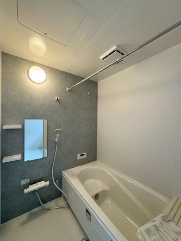ーAdoble＋アドブルー小倉北区皿山町2期　【小倉北区　新築戸建て】の浴室|足も伸ばせてゆったりできるユニットバス♪【小倉北区　新築戸建て】