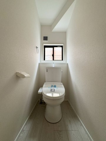 ーAdoble＋アドブルー小倉北区皿山町2期　【小倉北区　新築戸建て】のトイレ|1階トイレはウォシュレット機能付き♪【小倉北区　新築戸建て】