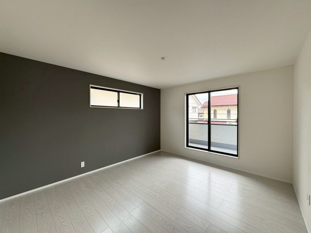 ーAdoble＋アドブルー小倉北区皿山町2期　【小倉北区　新築戸建て】の洋室|アクセントクロスがお洒落な2階9帖洋室♪【小倉北区　新築戸建て】