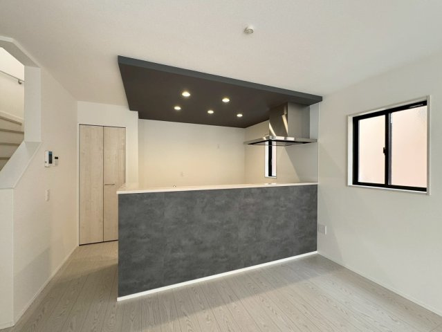 ーAdoble＋アドブルー小倉北区皿山町2期　【小倉北区　新築戸建て】のキッチン|対面式キッチンで、料理をしながら家族との会話を楽しめます。【小倉北区　新築戸建て】