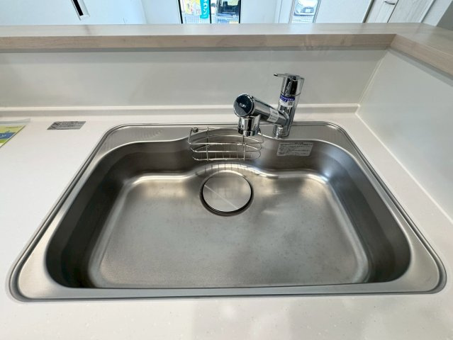 ーAdoble＋アドブルー小倉北区皿山町2期　【小倉北区　新築戸建て】のキッチン|浄水器付きなので料理をぐっと美味しく、体に良いものに♪【小倉北区　新築戸建て】