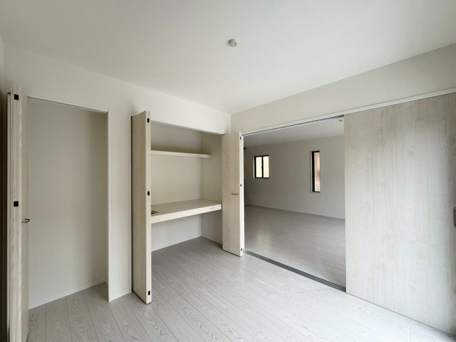 ーAdoble＋アドブルー小倉北区皿山町2期　【小倉北区　新築戸建て】の洋室|リビングとつなげて広々使用できる1階洋室♪【小倉北区　新築戸建て】