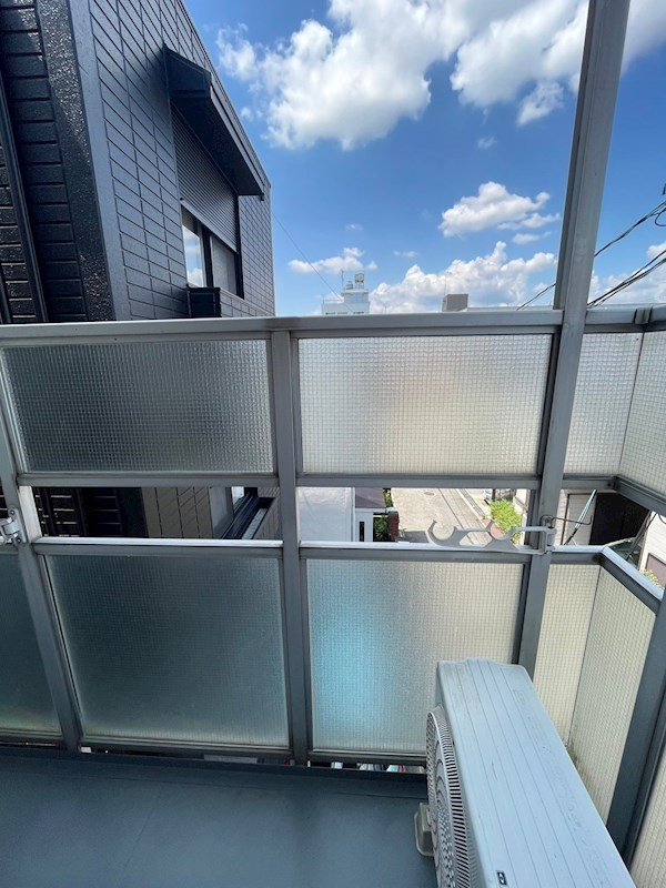 エナブルビルのバルコニー