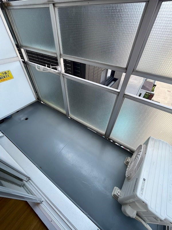 エナブルビルのバルコニー