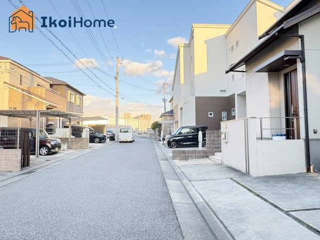 神戸市西区今寺　中古戸建の前面道路含む現地写真|●年中無休：当日予約可●前面道路北側、ゆったりしております！お車の出し入れも楽々！