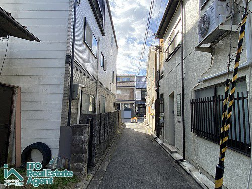 紫野宮東町　中古戸建の前面道路含む現地写真