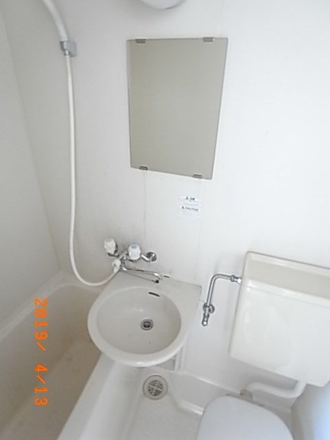 グランディール宝津の洗面所