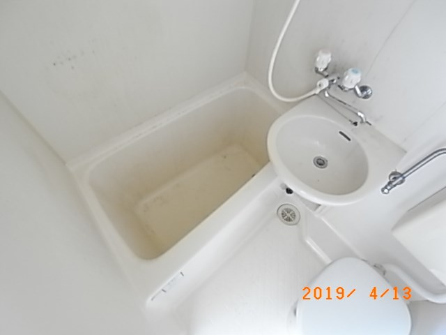 グランディール宝津の浴室