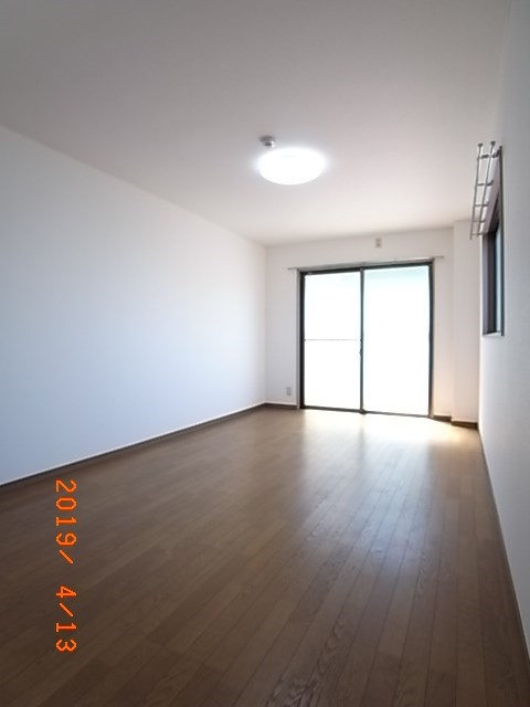 グランディール宝津の居間・リビング