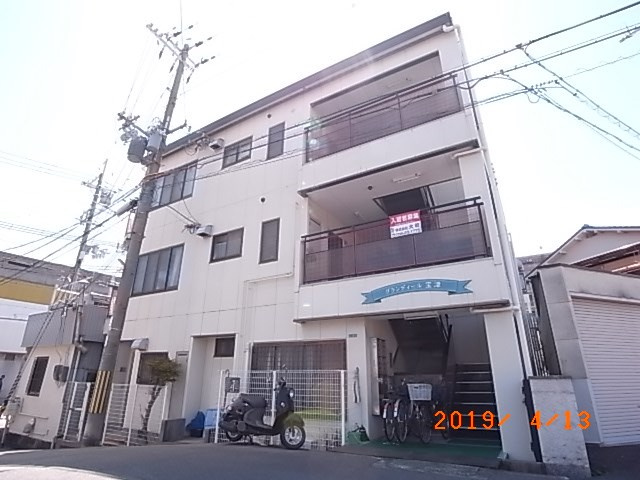 グランディール宝津の外観